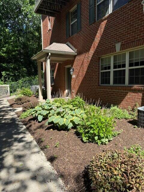 39528 Rockcrest Lane, Northville, MI 48168 photo 2