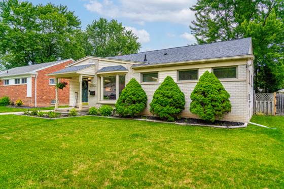 24024 Colchester Drive, Farmington, MI 48336 photo 3