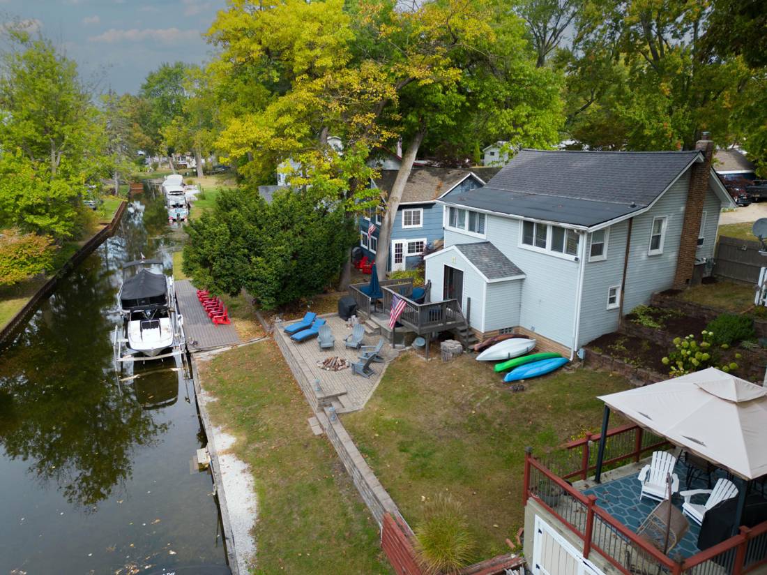 9487 Huron Street, Pinckney, MI 48169