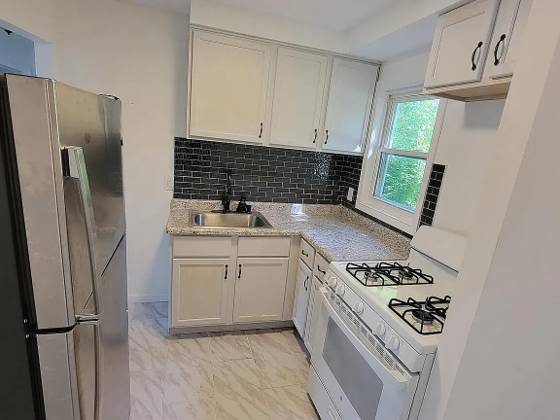 26548 Eton Avenue, Dearborn Heights, MI 48125 photo 2