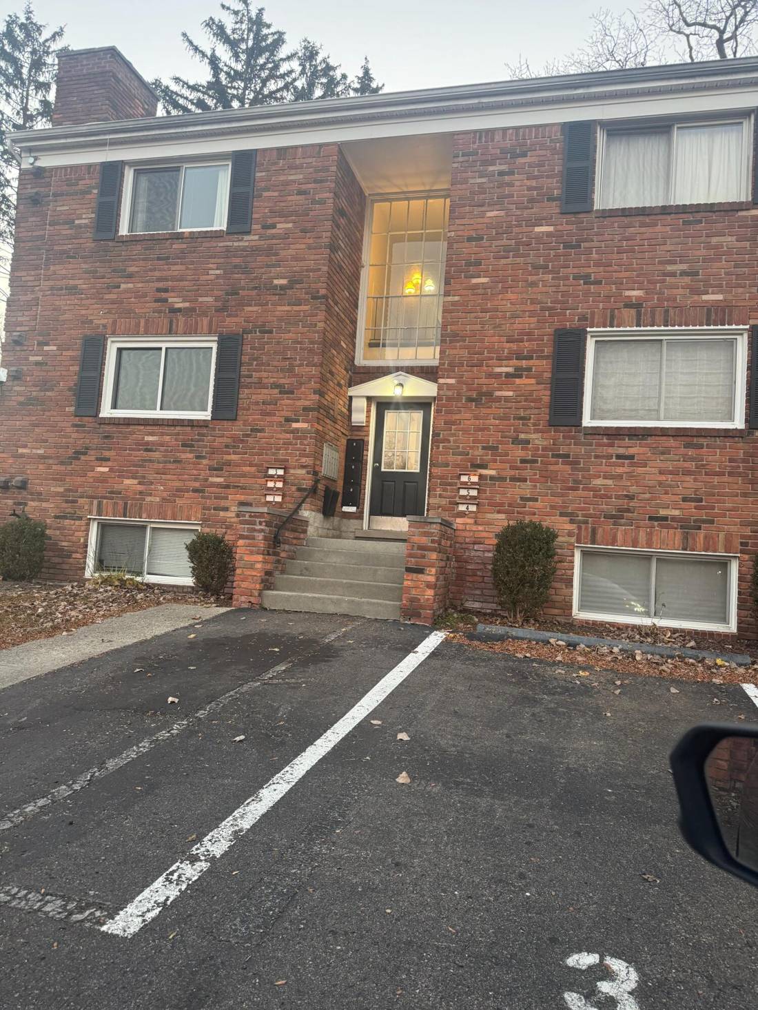 31831 Grand River Avenue, Farmington, MI 48336