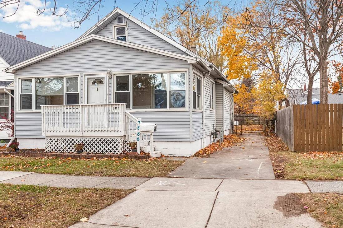 7335 Wiegand Boulevard, Center Line, MI 48015