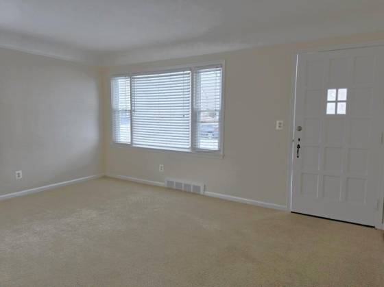 9924 Roseland Street, Livonia, MI 48150 photo 3