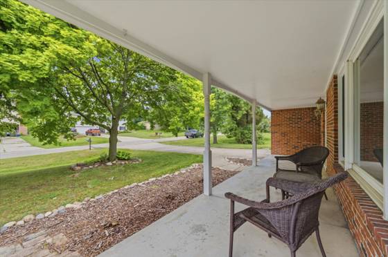 3919 Orchard View, Rochester Hills, MI 48307 photo 2