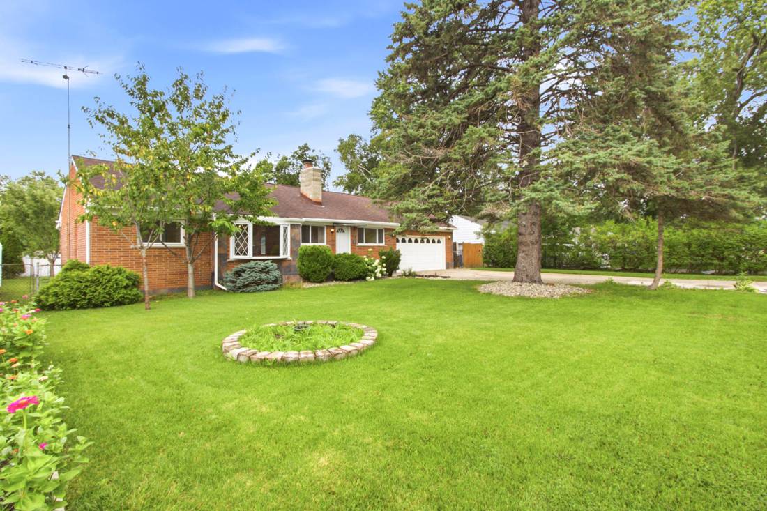 8885 Cardwell Street, Livonia, MI 48150