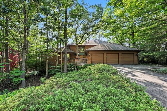 685 Green Road, Ann Arbor, MI 48105 photo 2