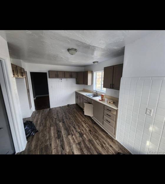 15646 Saratoga Avenue, Detroit, MI 48205 photo 5