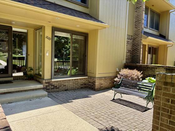1669 S Hill Boulevard, Bloomfield Hills, MI 48304 photo 2