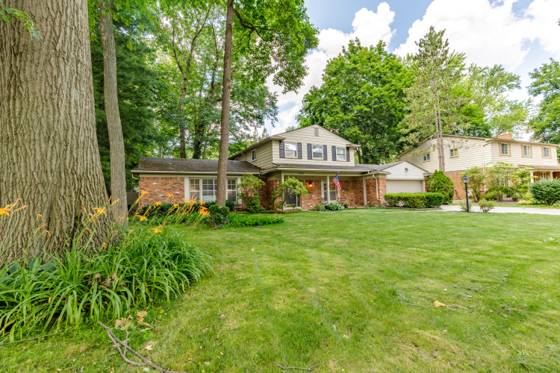 37243 Maple Leaf Court, Clinton Twp, MI 48036 photo 2