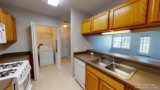 2785 S Knightsbridge Circle, Ann Arbor, MI 48105 photo 3