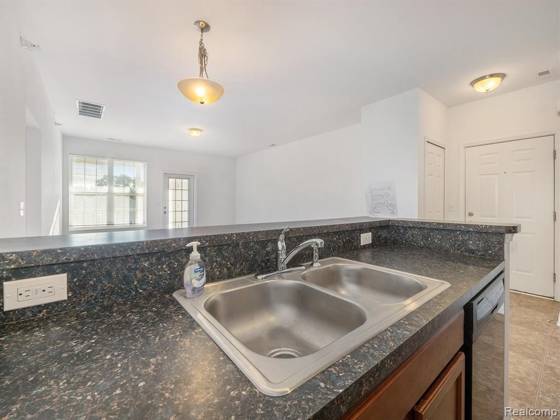 964 W Summerfield Glen Circle, Ann Arbor, MI 48103 photo 3