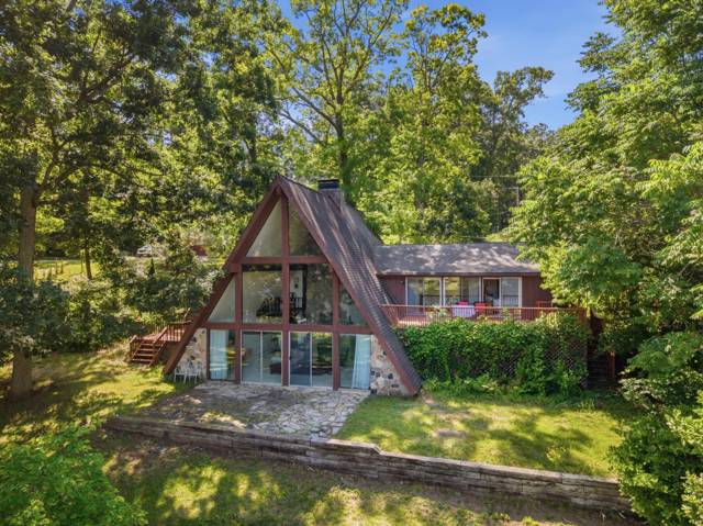 11881 Westshore Drive, Pinckney, MI