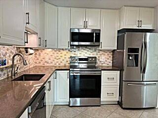 671 Liberty Pointe Drive, Ann Arbor, MI 48103 photo 3