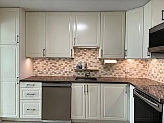 671 Liberty Pointe Drive, Ann Arbor, MI 48103 photo 5