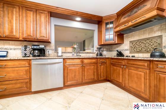 37709 Glengrove Drive, Farmington, MI 48331 photo 3