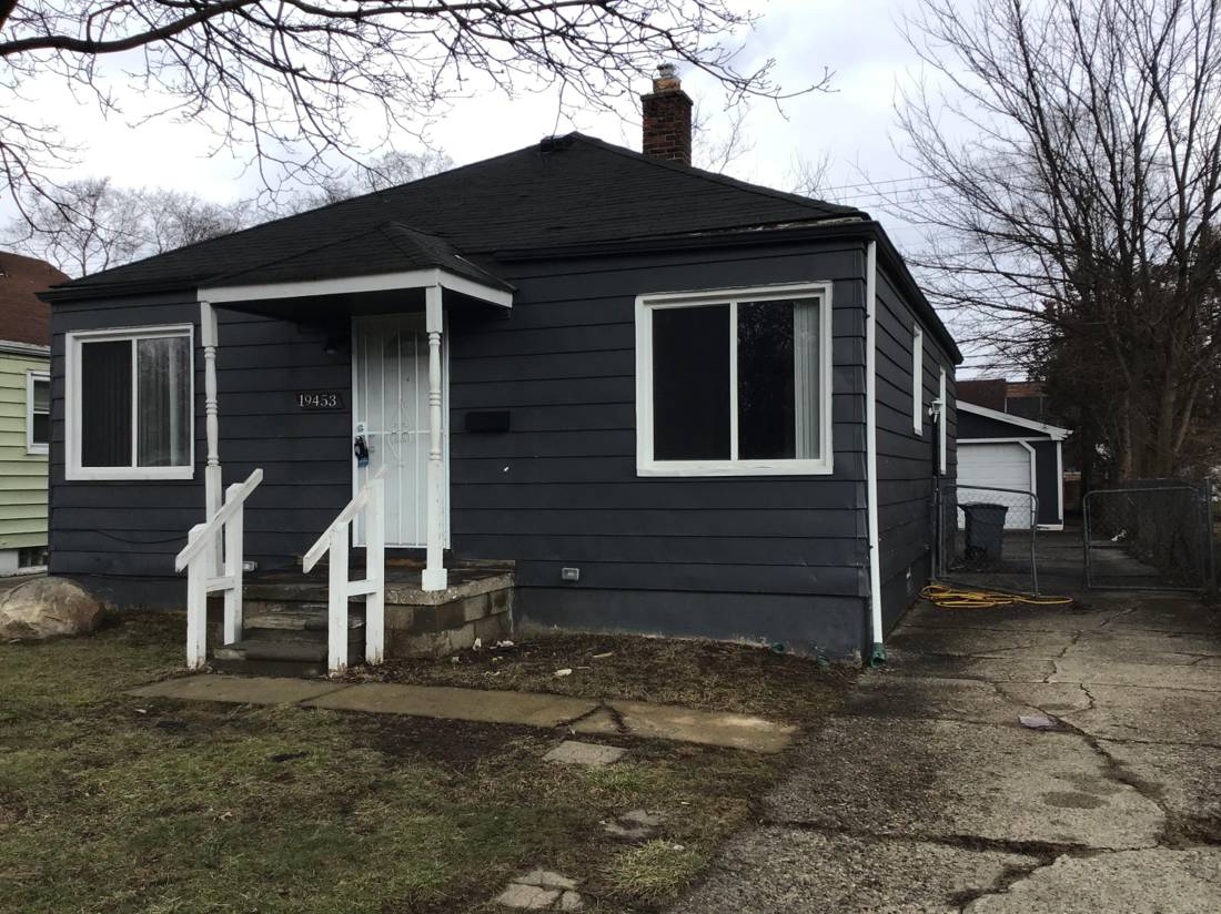 19453 Roscommon Street, Harper Woods, MI 48225
