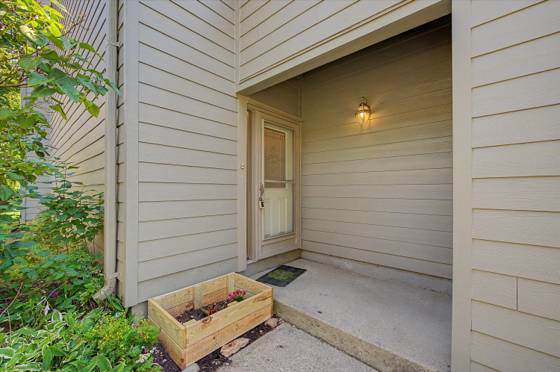 624 Watersedge Drive, Ann Arbor, MI 48105 photo 3