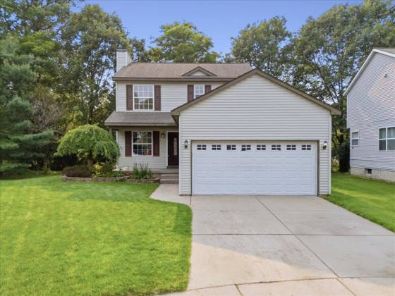 608 Heritage Circle, Fenton, MI 48430 photo 2