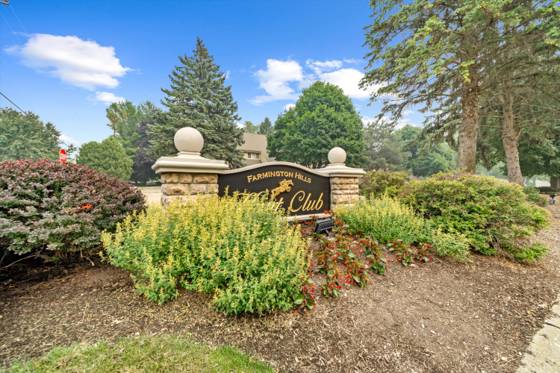 25872 Hunt Club Boulevard, Farmington, MI 48335 photo 3
