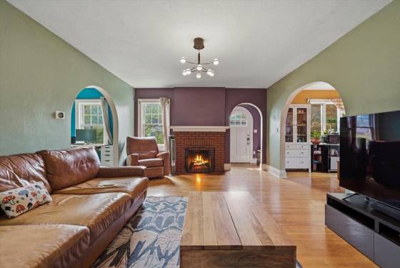 325 Hilldale Drive, Ann Arbor, MI 48105 photo 3