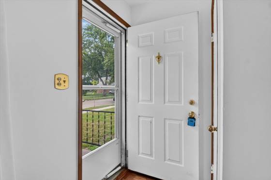 574 E Dallas Avenue, Madison Heights, MI 48071 photo 3