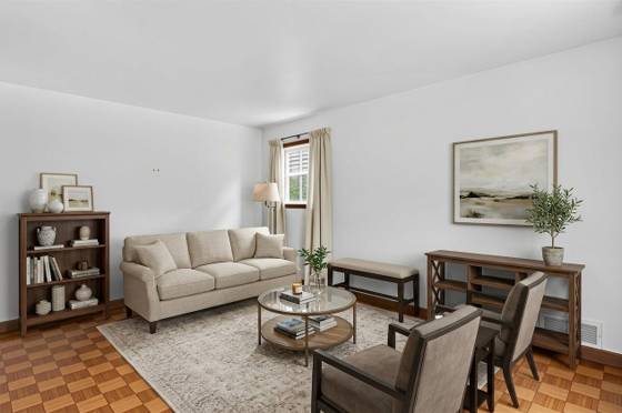 574 E Dallas Avenue, Madison Heights, MI 48071 photo 4