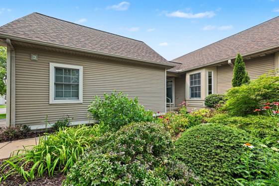 208 Pierce Lake Drive, Chelsea, MI 48118 photo 2