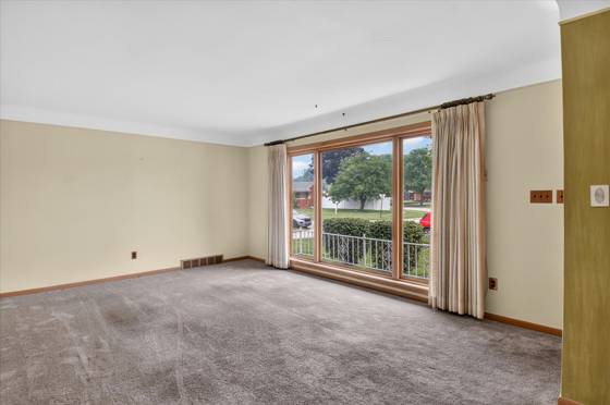 8455 Rockland Street, Dearborn Heights, MI 48127 photo 5