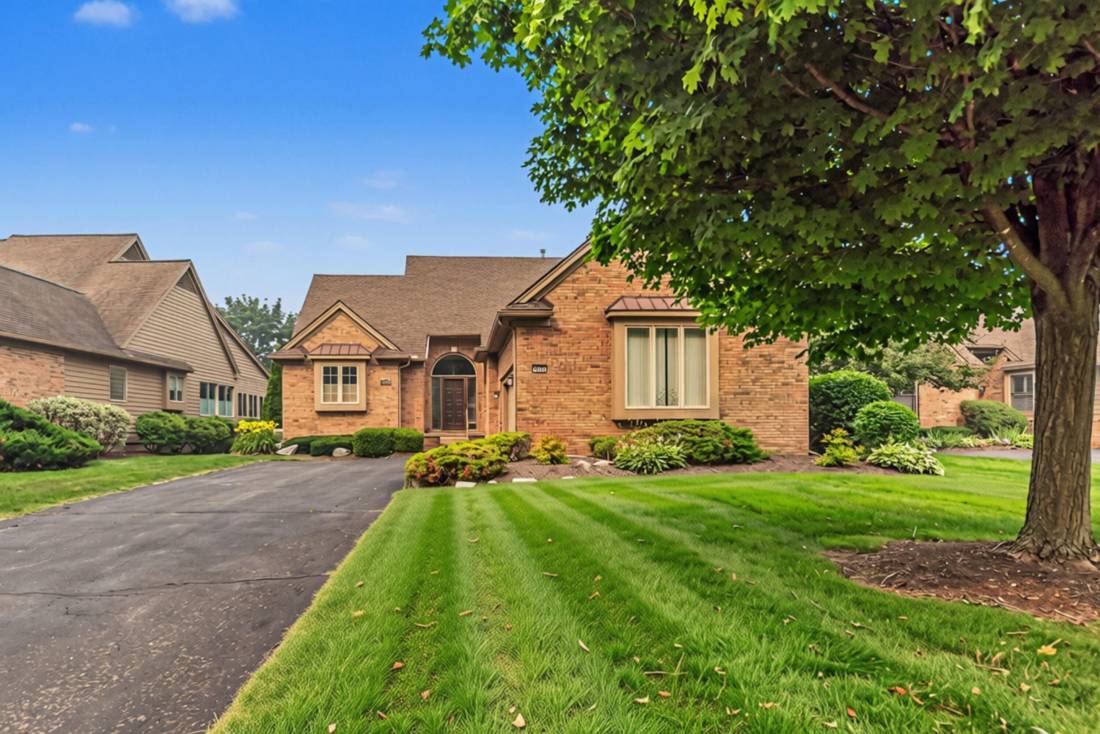 4682 Sawgrass Drive E, Ann Arbor, MI 48108