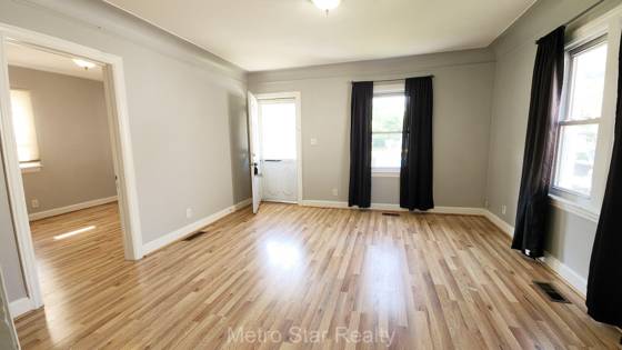 353 W Brockton Avenue, Madison Heights, MI 48071 photo 5