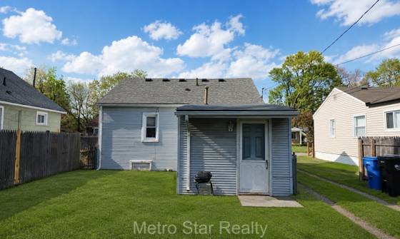 353 W Brockton Avenue, Madison Heights, MI 48071 photo 2