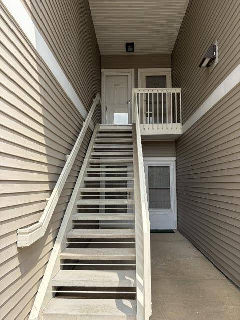 1452 Fox Pointe Circle, Ann Arbor, MI 48108 photo 2