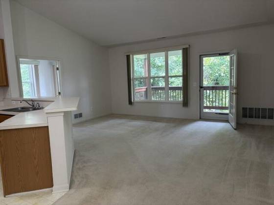 1452 Fox Pointe Circle, Ann Arbor, MI 48108 photo 4