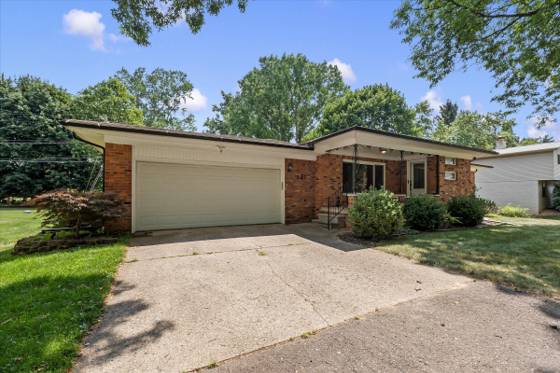 349 Nesbit Lane, Rochester Hills, MI 48309 photo 2