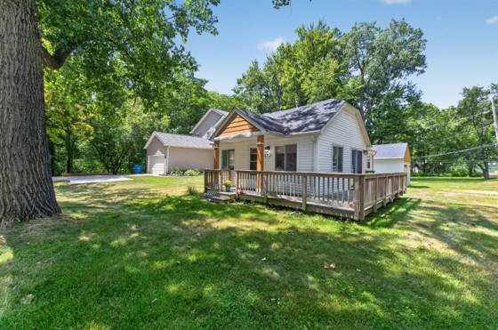 571 Crescent Lake Road, Waterford, MI 48327 photo 2