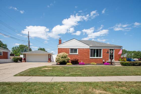 22225 Love Street, Saint Clair Shores, MI 48082 photo 2