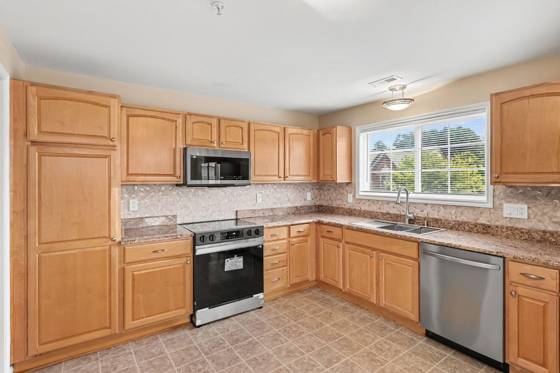 28469 Carlton Way Drive, Novi, MI 48377 photo 5