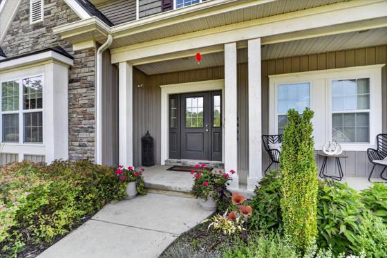 7982 Donegal Court, Fenton, MI 48430 photo 2
