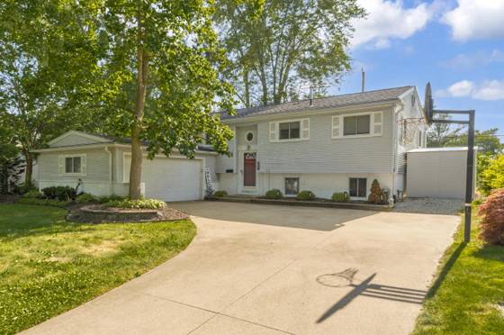21009 Robinwood Street, Farmington, MI 48336 photo 2