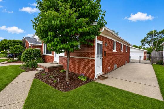 27825 Joan Street, Saint Clair Shores, MI 48081 photo 2