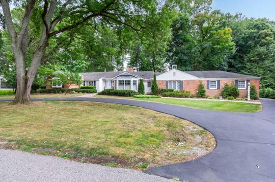 3903 Oakhills Drive, Bloomfield Hills, MI 48301 photo 2