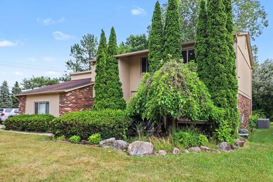 6021 Fairbrook Drive, West Bloomfield, MI 48322 photo 3