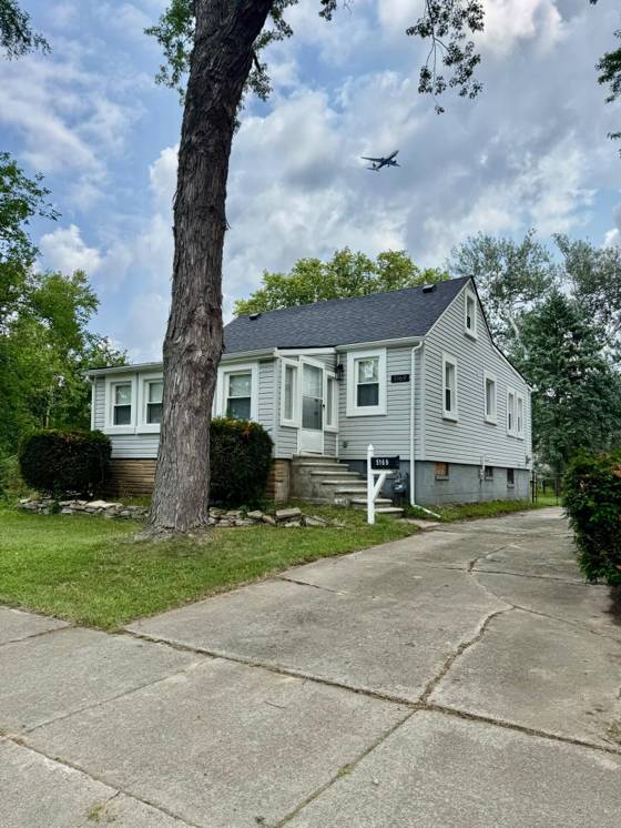 5169 Glenis Street, Dearborn Heights, MI 48125 photo 2