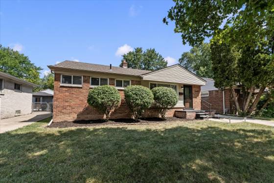 18305 Marquette Street, Roseville, MI 48066 photo 2