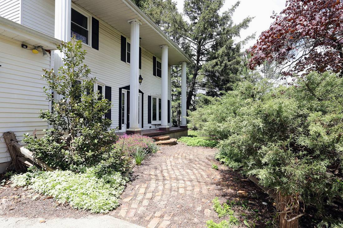 818 S Freer Road, Chelsea, MI 48118
