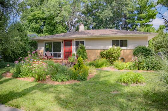 2104 S Circle Drive, Ann Arbor, MI 48103 photo 2