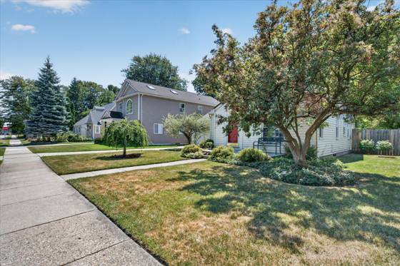 21824 S Elizabeth Street E, Saint Clair Shores, MI 48080 photo 2