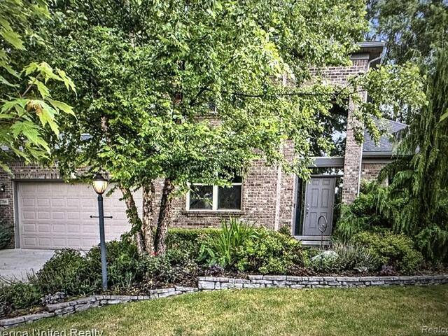 2708 Trillium Hills Drive, Commerce Twp
