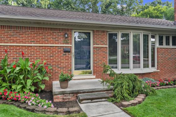 33576 Cindy Street, Livonia, MI 48150 photo 2