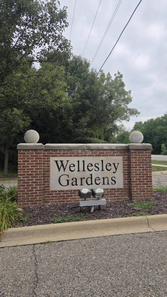 5722 Wellesley Lane, Ypsilanti, MI 48197 photo 2